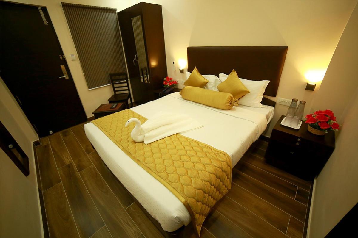 Sapphire Inn Pondicherry Exteriör bild