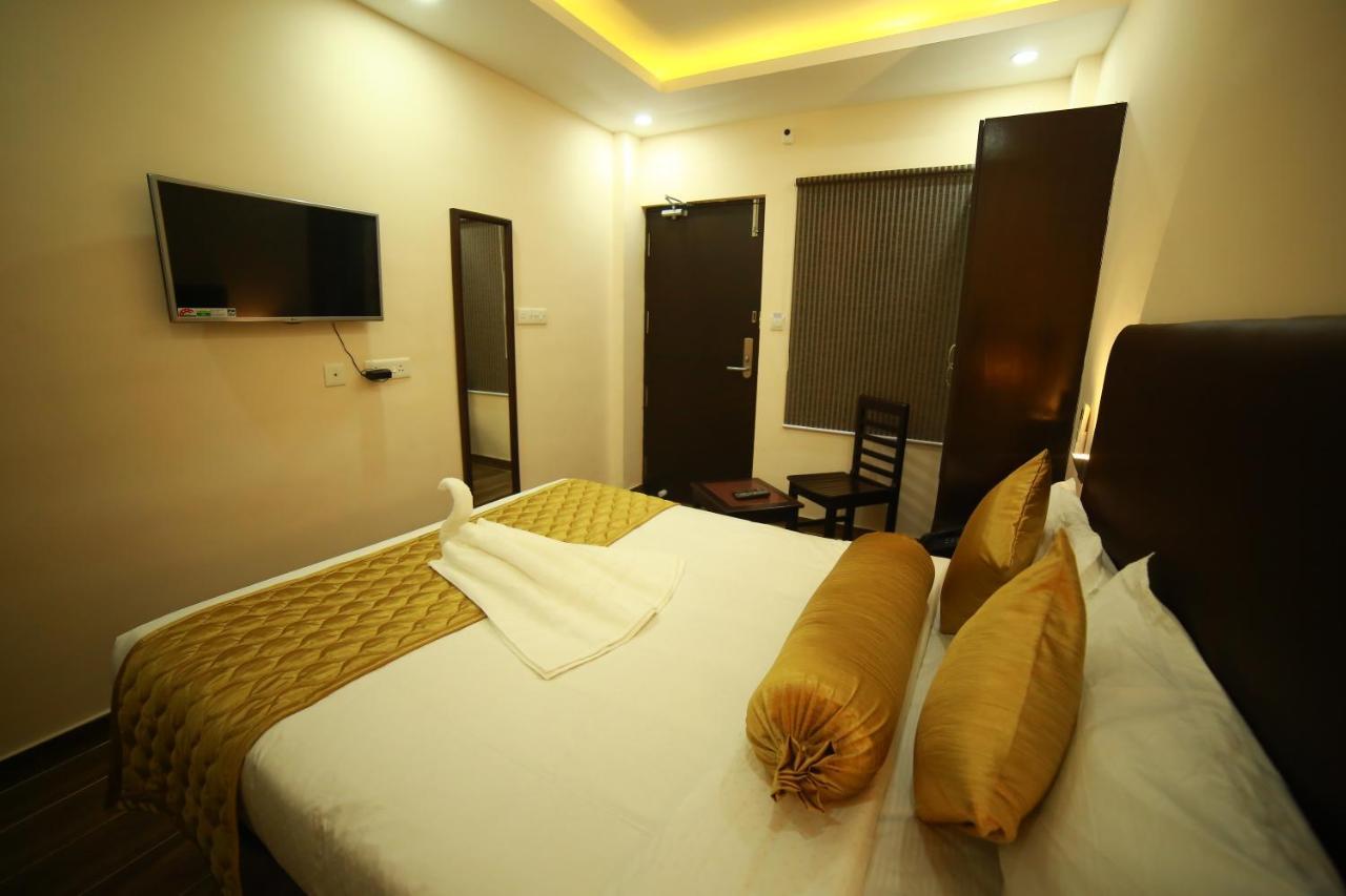 Sapphire Inn Pondicherry Exteriör bild