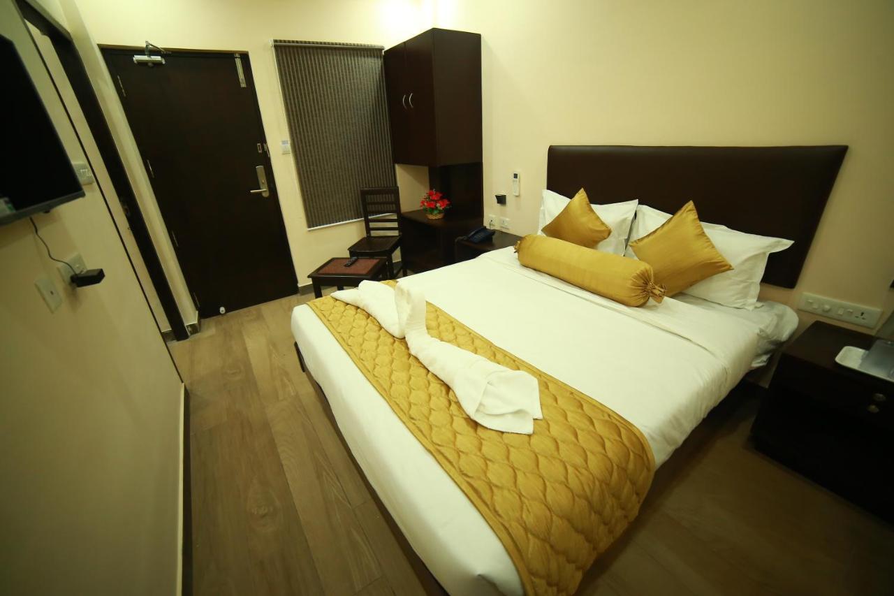 Sapphire Inn Pondicherry Exteriör bild